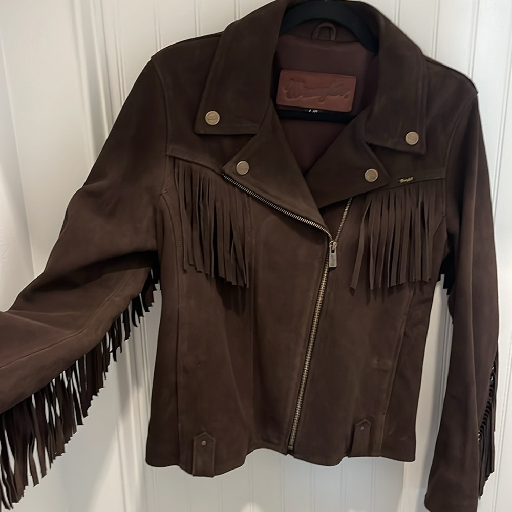 Fits like a med to large.  - New Wrangler Fringe Sueded leather jacket